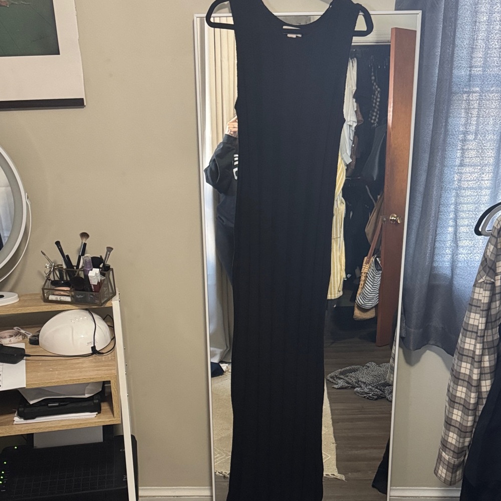 H&M Black Sleeveless Maxi Dress - Sleek Ribbed Design